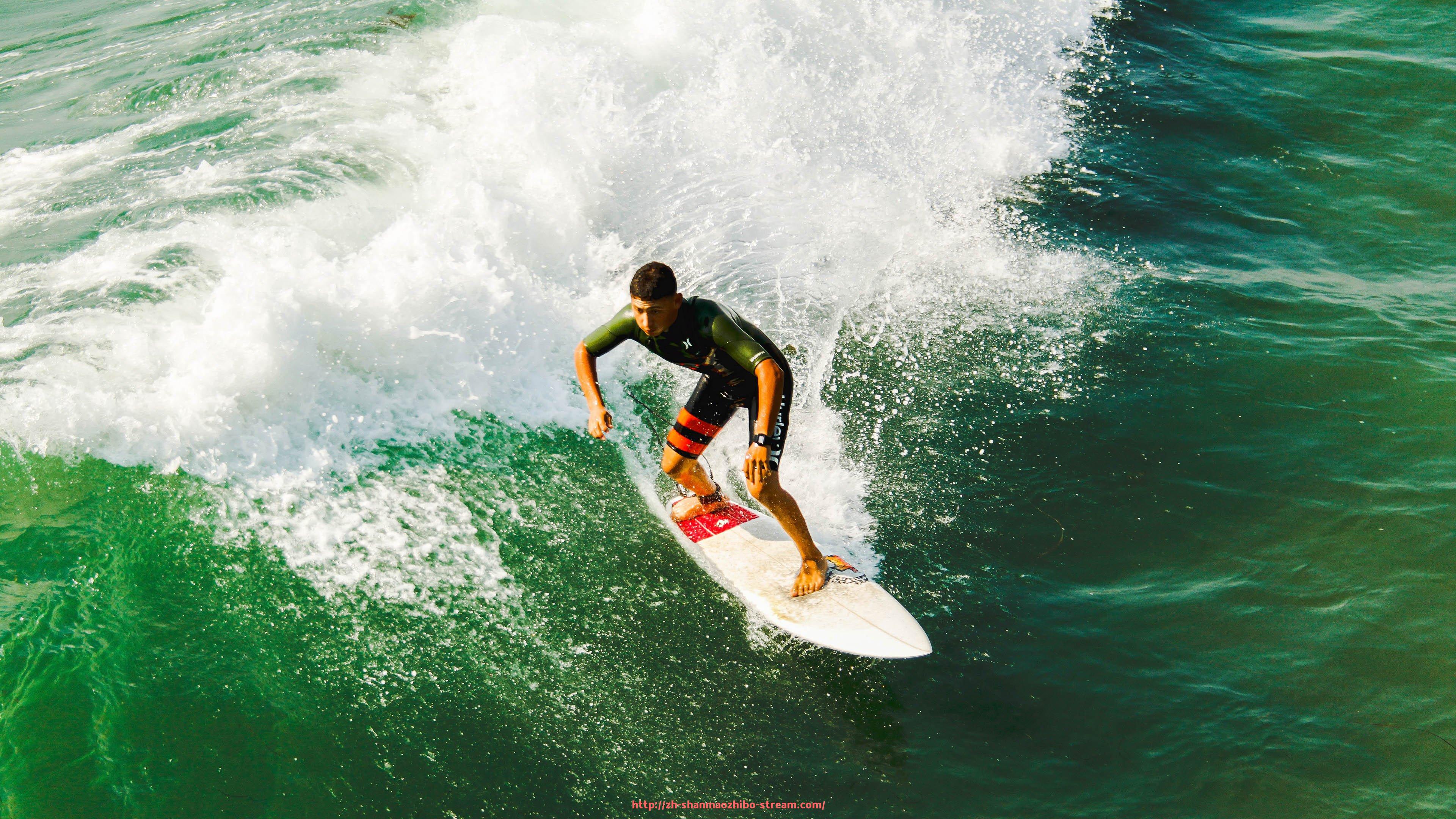 山猫直播官网-中超联赛现场广告：中超联赛比赛现场的广告与商业价值